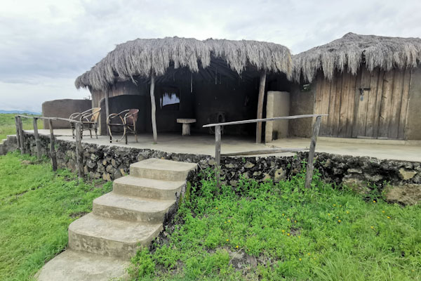 Maasai lodge3_edited